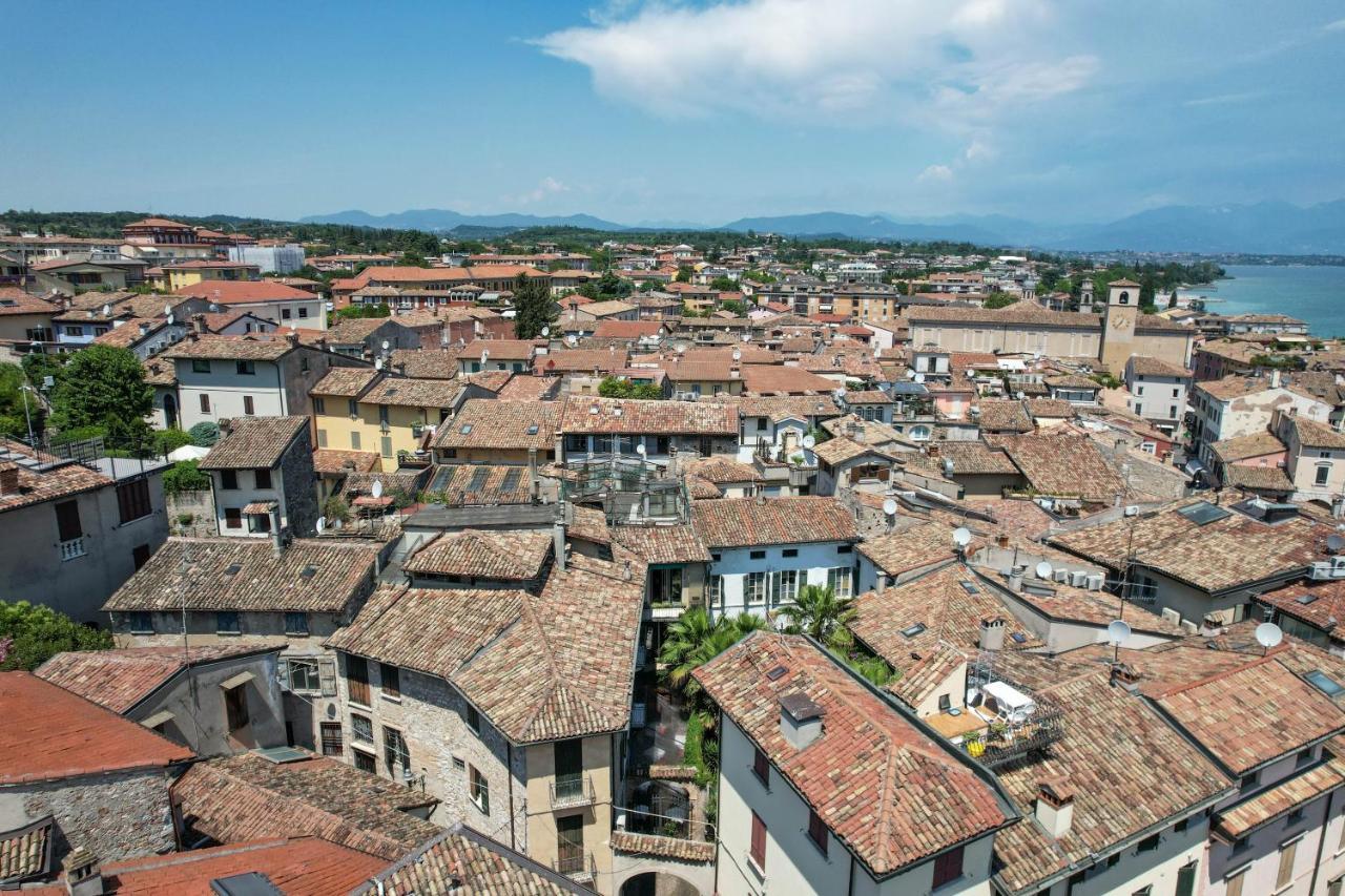 Steps From The Lake - Charme In The Inner City Desenzano del Garda Esterno foto