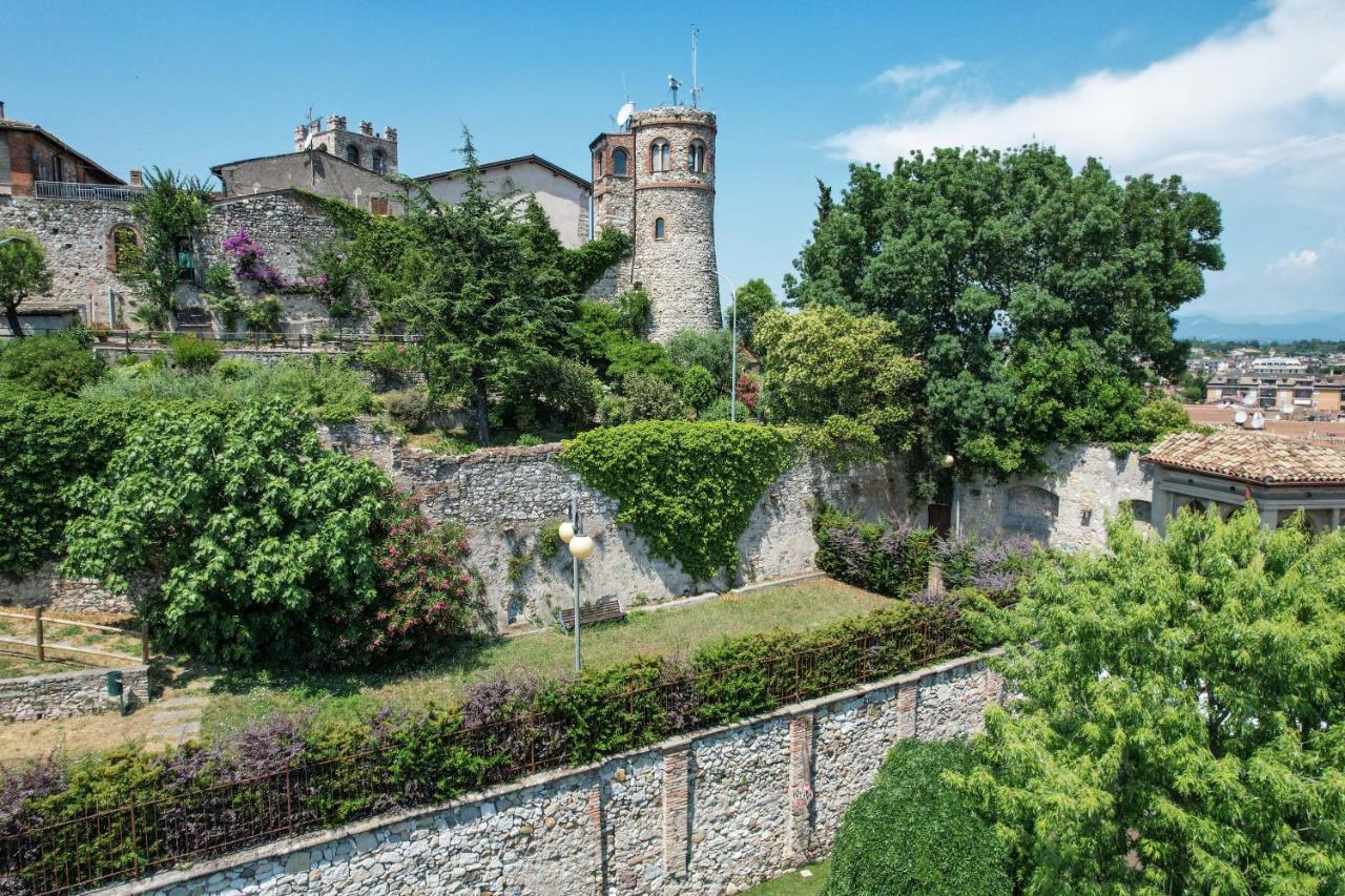 Steps From The Lake - Charme In The Inner City Desenzano del Garda Esterno foto