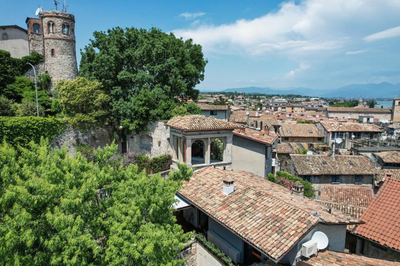 Steps From The Lake - Charme In The Inner City Desenzano del Garda Esterno foto