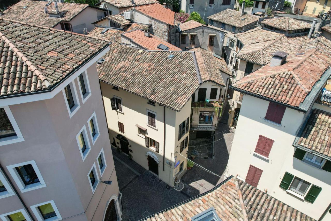 Steps From The Lake - Charme In The Inner City Desenzano del Garda Esterno foto